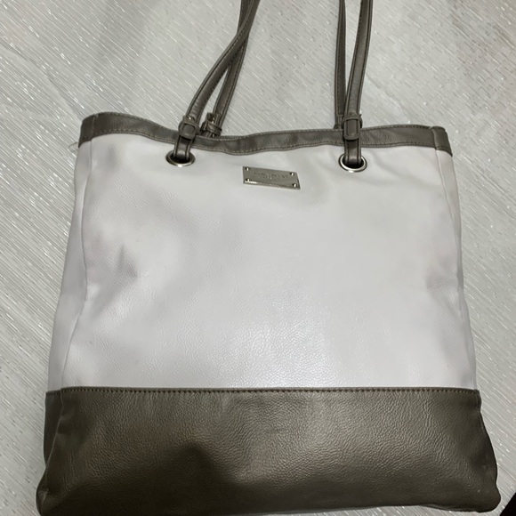 9 West Tote like new. - Picture 2 of 9